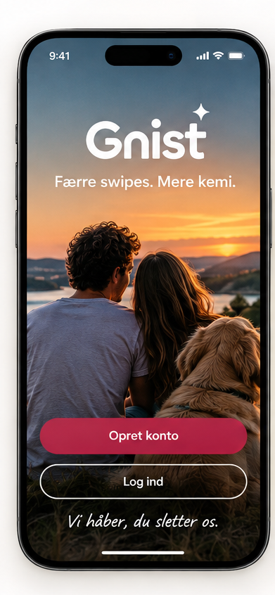 Gnist-appens startside med et par og deres hund ved solnedgang